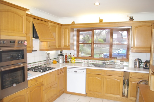  Image of 4 bedroom Detached house to rent in Watford Road St. Albans AL1 at Watford Road  St Albans, AL1 2AE