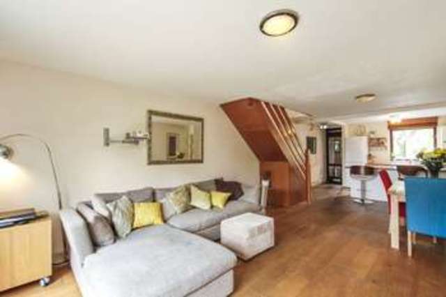  Image of 2 bedroom Terraced house for sale in Cavendish Road London SW12 at London  Balham, SW12 0PP