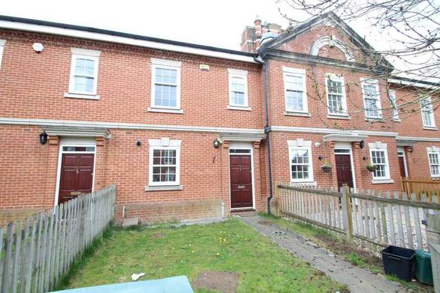  Image of 3 bedroom Town House to rent in Cayton Road Coulsdon CR5 at Netherne-On-The-Hill  Coulsdon, CR5 1LT
