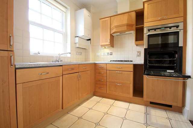  Image of 3 bedroom Town House to rent in Cayton Road Coulsdon CR5 at Netherne-On-The-Hill  Coulsdon, CR5 1LT
