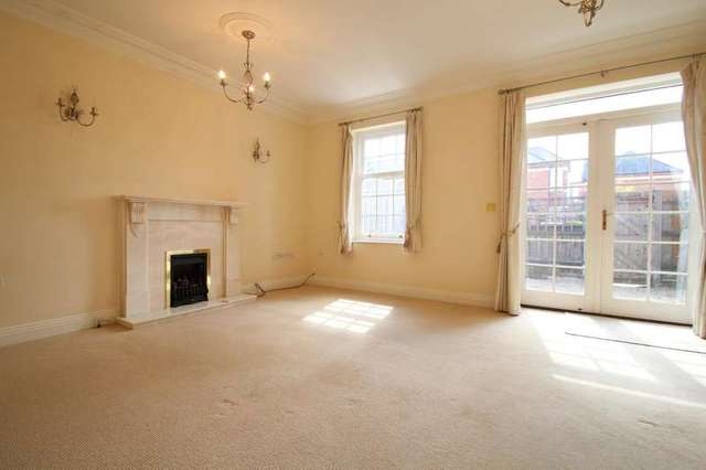  Image of 3 bedroom Town House to rent in Cayton Road Coulsdon CR5 at Netherne-On-The-Hill  Coulsdon, CR5 1LT