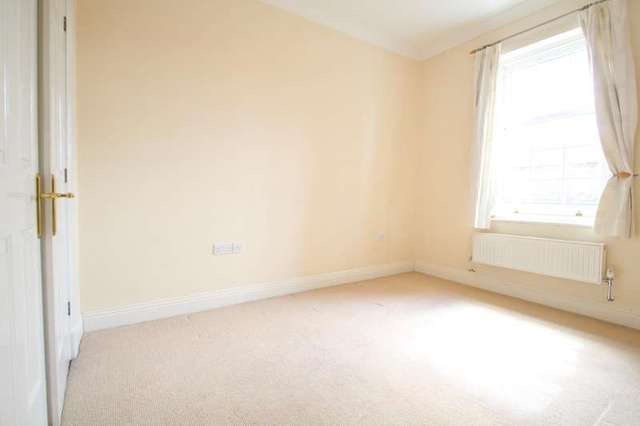 Image of 3 bedroom Town House to rent in Cayton Road Coulsdon CR5 at Netherne-On-The-Hill  Coulsdon, CR5 1LT