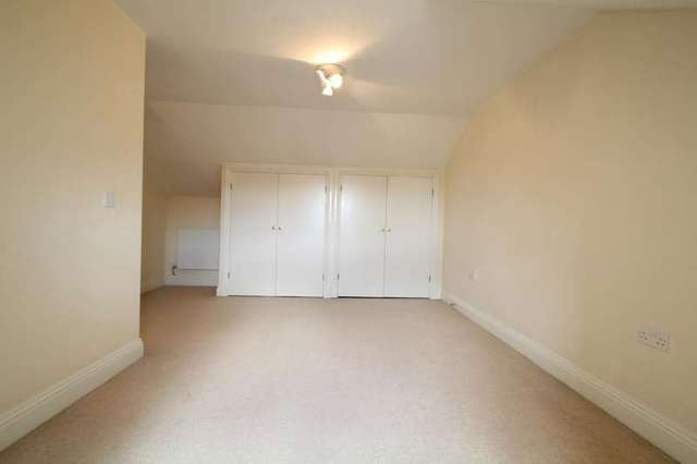  Image of 3 bedroom Town House to rent in Cayton Road Coulsdon CR5 at Netherne-On-The-Hill  Coulsdon, CR5 1LT