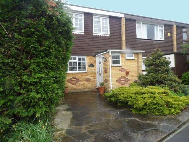  Image of 3 bedroom End of Terrace for sale in Cedar Avenue Wickford SS12 at Cedar Avenue  Wickford, SS12 9DU