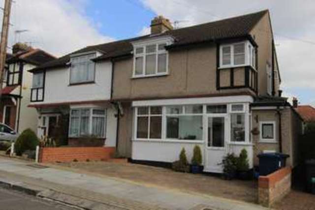  Image of 4 bedroom Semi-Detached house for sale in Cedar Lawn Avenue Barnet EN5 at Cedar Lawn Avenue  Barnet, EN5 2LN
