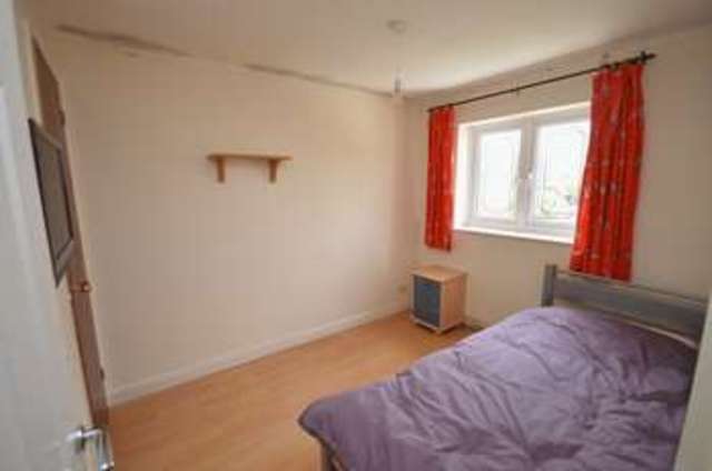  Image of 3 bedroom Terraced house for sale in Cemetery Road Houghton Regis Dunstable LU5 at Cemetery Road  Houghton Regis, LU5 5DF