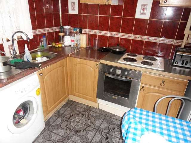  Image of 3 bedroom Flat to rent in Phoenix Road London NW1 at London, NW1 1EU