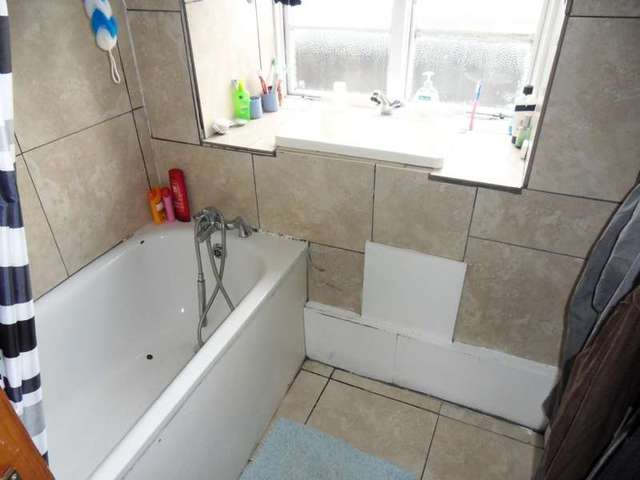 Image of 3 bedroom Flat to rent in Phoenix Road London NW1 at London, NW1 1EU