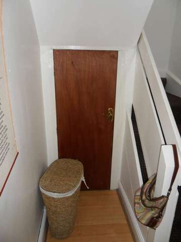  Image of 3 bedroom Flat to rent in Phoenix Road London NW1 at London, NW1 1EU