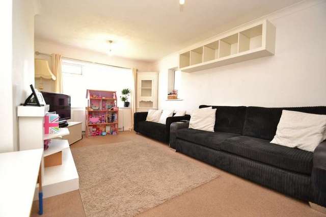  Image of 2 bedroom Flat for sale in Charminster Avenue Bournemouth BH9 at 80 Charminster Avenue  Bournemouth, BH9 1SE