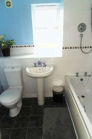  Image of 4 bedroom Detached house to rent in Charnock Close Halifax HX1 at Charnock Close  Halifax, HX1 2NZ