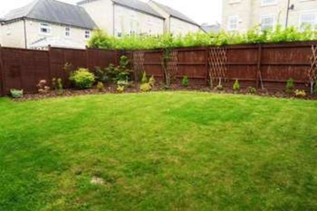 Image of 4 bedroom Detached house to rent in Charnock Close Halifax HX1 at Charnock Close  Halifax, HX1 2NZ