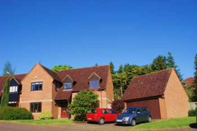 Image of 4 bedroom Detached house for sale in The Hawthorns Charvil Reading RG10 at The Hawthorns Charvil Reading, RG10 9TS