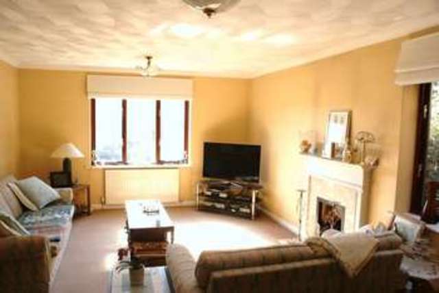  Image of 4 bedroom Detached house for sale in The Hawthorns Charvil Reading RG10 at The Hawthorns Charvil Reading, RG10 9TS