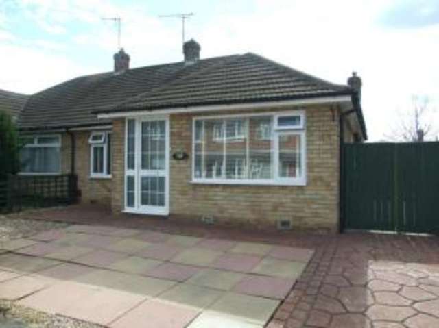 Image of 2 bedroom Bungalow for sale in Chatsworth Avenue Radcliffe-on-Trent Nottingham NG12 at Radcliffe-on-Trent Nottingham Radcliffe on Trent, NG12 1DE