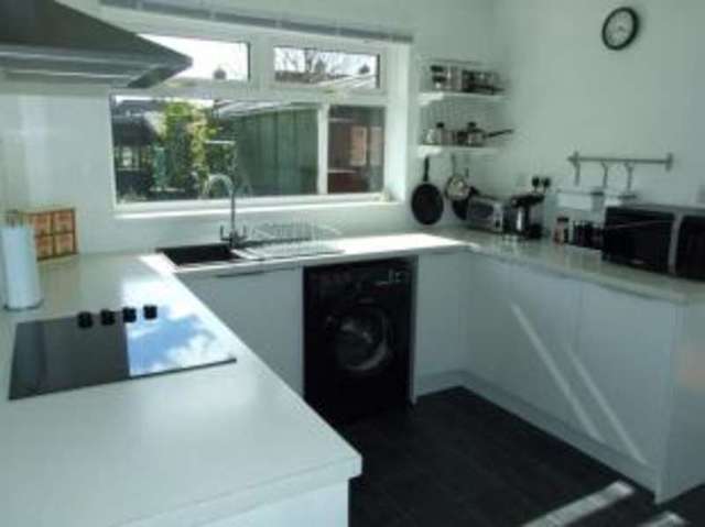  Image of 2 bedroom Bungalow for sale in Chatsworth Avenue Radcliffe-on-Trent Nottingham NG12 at Radcliffe-on-Trent Nottingham Radcliffe on Trent, NG12 1DE
