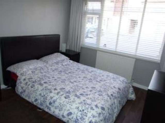  Image of 2 bedroom Bungalow for sale in Chatsworth Avenue Radcliffe-on-Trent Nottingham NG12 at Radcliffe-on-Trent Nottingham Radcliffe on Trent, NG12 1DE