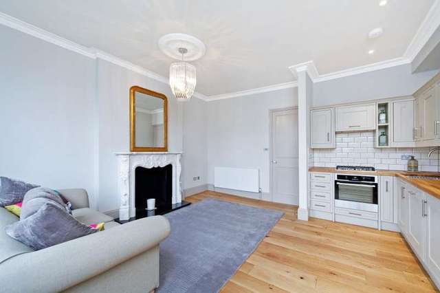 Image of 1 bedroom Flat to rent in Chepstow Crescent London W11 at Chepstow Crescent  London, W11 3EB