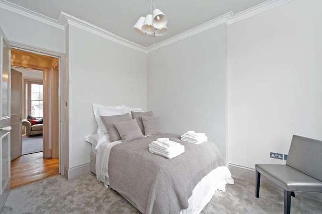  Image of 1 bedroom Flat to rent in Chepstow Crescent London W11 at Chepstow Crescent  London, W11 3EB