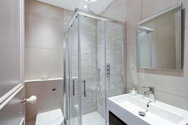  Image of 1 bedroom Flat to rent in Chepstow Crescent London W11 at Chepstow Crescent  London, W11 3EB