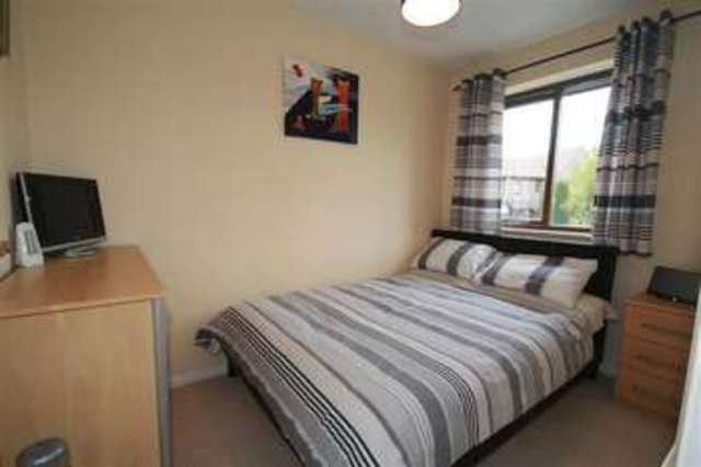  Image of 3 bedroom Semi-Detached house to rent in Cheviot Drive Fleet GU51 at Cheviot Drive  Fleet, GU51 2TF