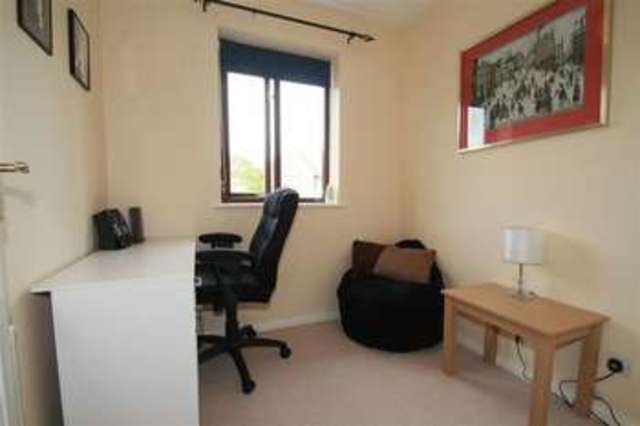  Image of 3 bedroom Semi-Detached house to rent in Cheviot Drive Fleet GU51 at Cheviot Drive  Fleet, GU51 2TF