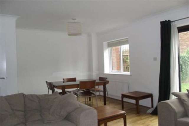  Image of 2 bedroom Detached house to rent in Bishopsgate Walk Chichester PO19 at Chichester, PO19 6FL