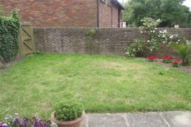  Image of 2 bedroom Detached house to rent in Bishopsgate Walk Chichester PO19 at Chichester, PO19 6FL