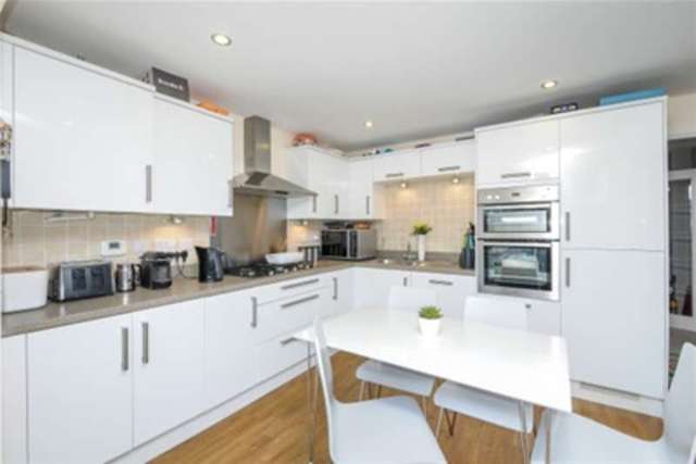  Image of 4 bedroom Detached house to rent in Chilton Field Way Chilton Didcot OX11 at Chilton, OX11 0SZ