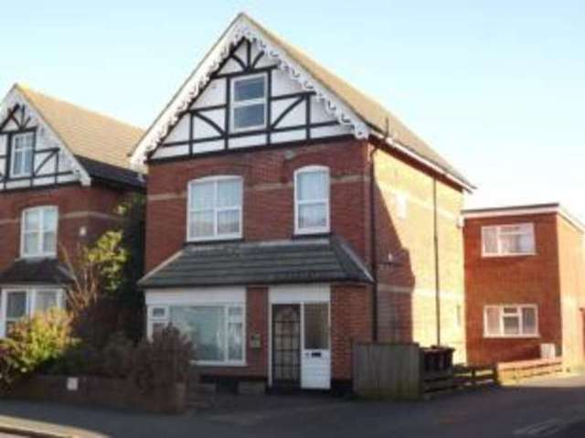  Image of 1 bedroom Flat for sale in Purewell Christchurch BH23 at Christchurch Dorset Mudeford, BH23 1EJ