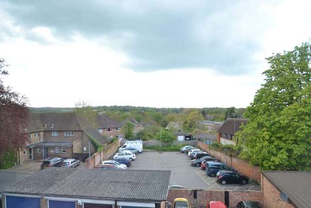  Image of 3 bedroom Maisonette to rent in Church Street Leatherhead KT22 at Church Street  Leatherhead, KT22 8DW