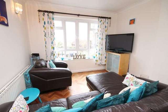  Image of 3 bedroom Maisonette to rent in Church Street Leatherhead KT22 at Church Street  Leatherhead, KT22 8DW