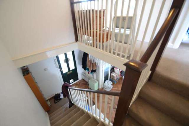  Image of 3 bedroom Maisonette to rent in Church Street Leatherhead KT22 at Church Street  Leatherhead, KT22 8DW