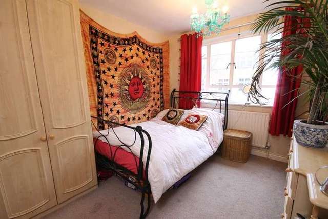  Image of 3 bedroom Maisonette to rent in Church Street Leatherhead KT22 at Church Street  Leatherhead, KT22 8DW
