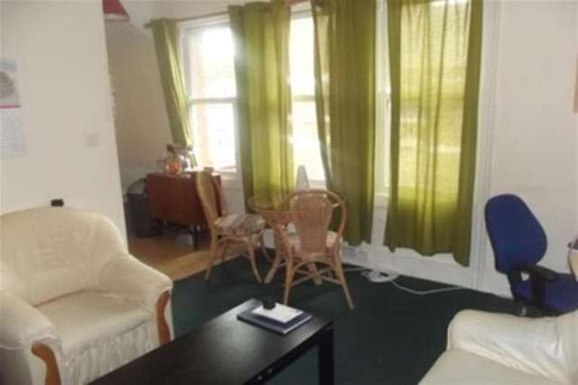 Image of 1 bedroom Flat to rent in Richmond Road Exeter EX4 at Exeter, EX4 4JF
