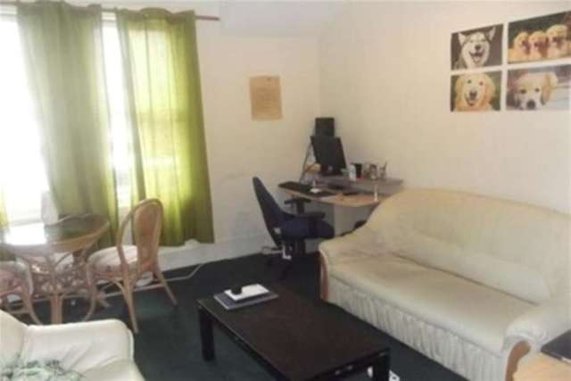  Image of 1 bedroom Flat to rent in Richmond Road Exeter EX4 at Exeter, EX4 4JF