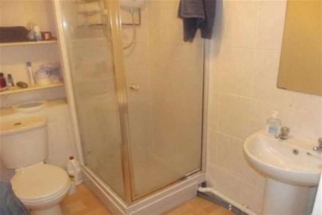  Image of 1 bedroom Flat to rent in Richmond Road Exeter EX4 at Exeter, EX4 4JF