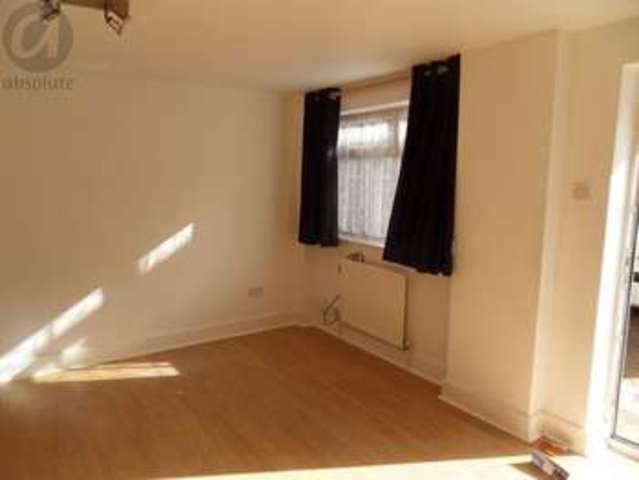  Image of Flat to rent in Clapham Road Bedford MK41 at Clapham Road  Bedford, MK41 7PP