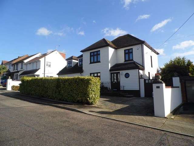  Image of 5 bedroom Detached house for sale in Clarence Road Benfleet SS7 at Clarence Road  Benfleet, SS7 1DD
