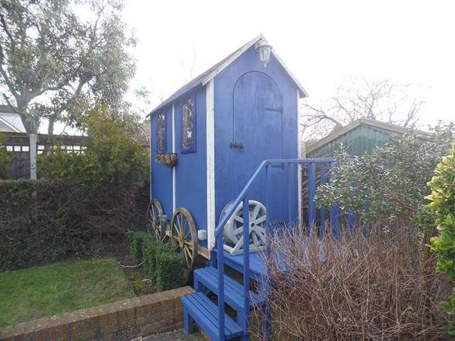  Image of 5 bedroom Detached house for sale in Clarence Road Benfleet SS7 at Clarence Road  Benfleet, SS7 1DD