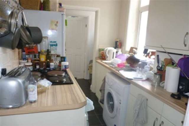  Image of 3 bedroom Terraced house to rent in Clarendon Park Road Leicester LE2 at Leicester, LE2 3AN
