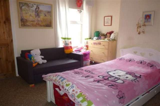  Image of 3 bedroom Terraced house to rent in Clarendon Park Road Leicester LE2 at Leicester, LE2 3AN