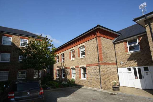  Image of 2 bedroom Flat to rent in Manor Street Berkhamsted HP4 at Clunbury Court  Berkhamsted, HP4 2FF