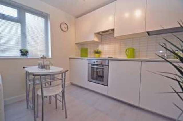  Image of 1 bedroom Flat for sale in Corner Croft Clevedon BS21 at Corner Croft  Clevedon, BS21 5DB
