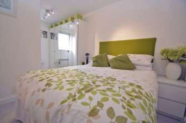  Image of 1 bedroom Flat for sale in Corner Croft Clevedon BS21 at Corner Croft  Clevedon, BS21 5DB