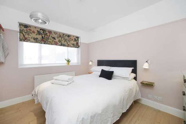  Image of 1 bedroom Flat for sale in Brewster Gardens London W10 at Coronation Court  Brewster Gardens, W10 6AL