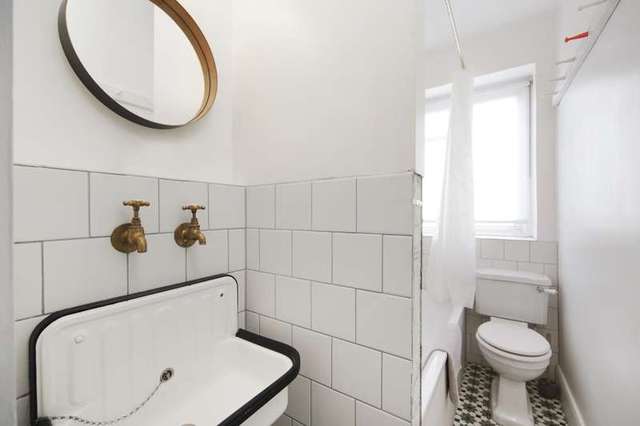  Image of 1 bedroom Flat for sale in Brewster Gardens London W10 at Coronation Court  Brewster Gardens, W10 6AL