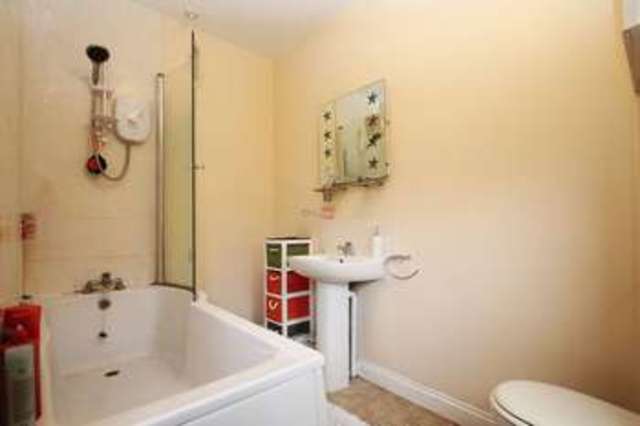  Image of 3 bedroom Terraced house to rent in Cottall Avenue Chatham ME4 at Cottall Avenue  Chatham, ME4 6HG