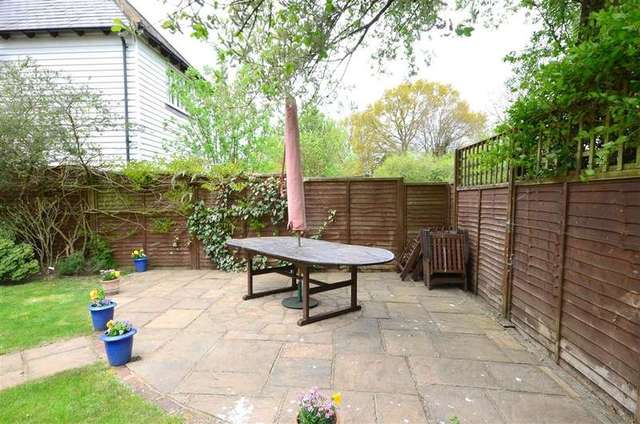  Image of 4 bedroom Detached house for sale in Couchman Green Lane Staplehurst Tonbridge TN12 at Staplehurst Kent Staplehurst, TN12 0RS