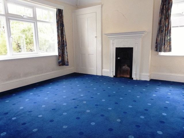  Image of 3 bedroom Flat to rent in Fairdene Road Coulsdon CR5 at Coulsdon, CR5 1RD